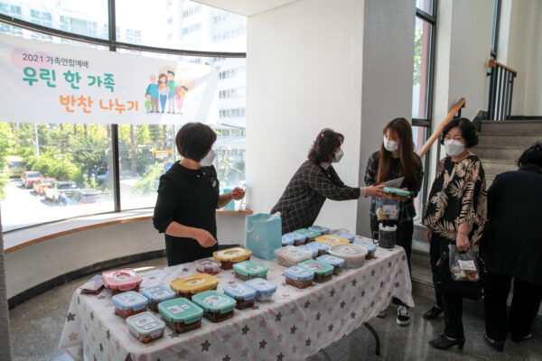 210509_가족연합예배 반찬나눔행사_04