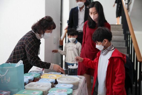 210509_가족연합예배 반찬나눔행사_06