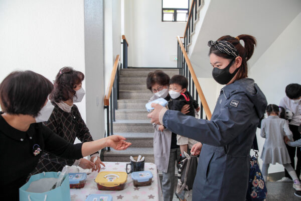 210509_가족연합예배 반찬나눔행사_09