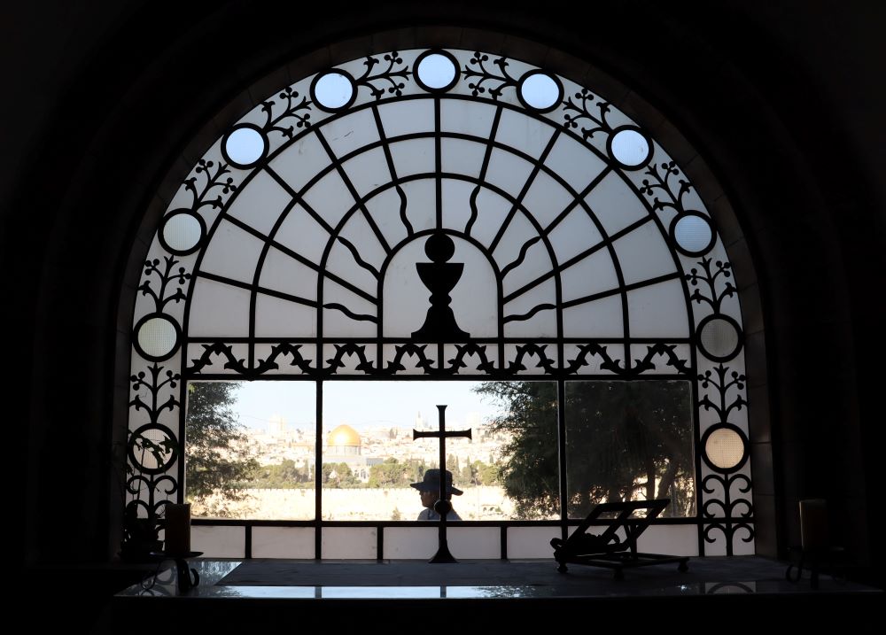 스스로 뉘우쳐(마 27:3)